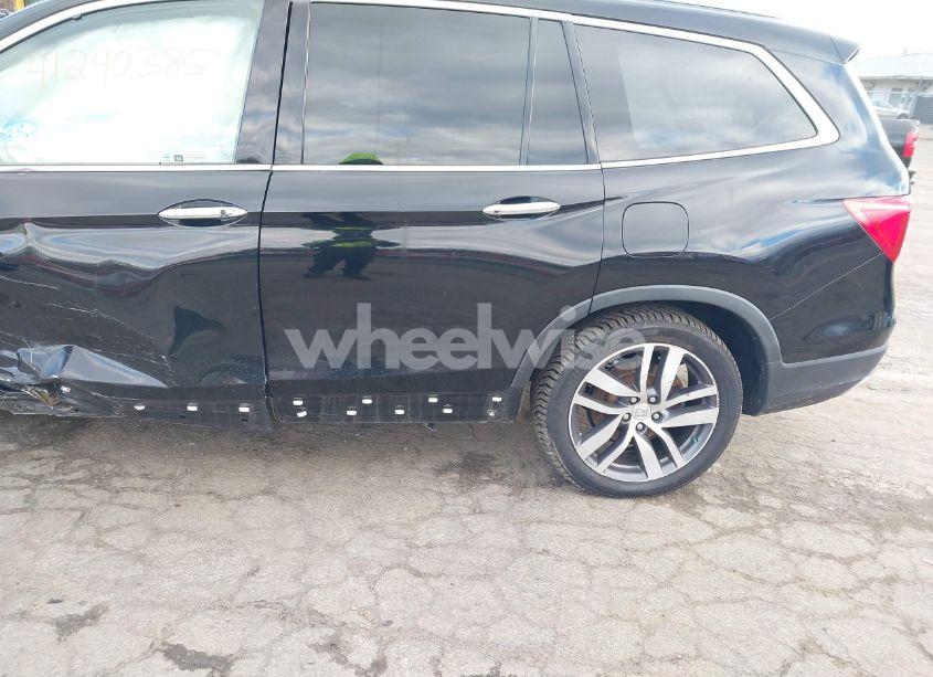 Photo 18 of 2017 Honda Pilot TOURING (VIN 5FNYF6H9XHB022415)
