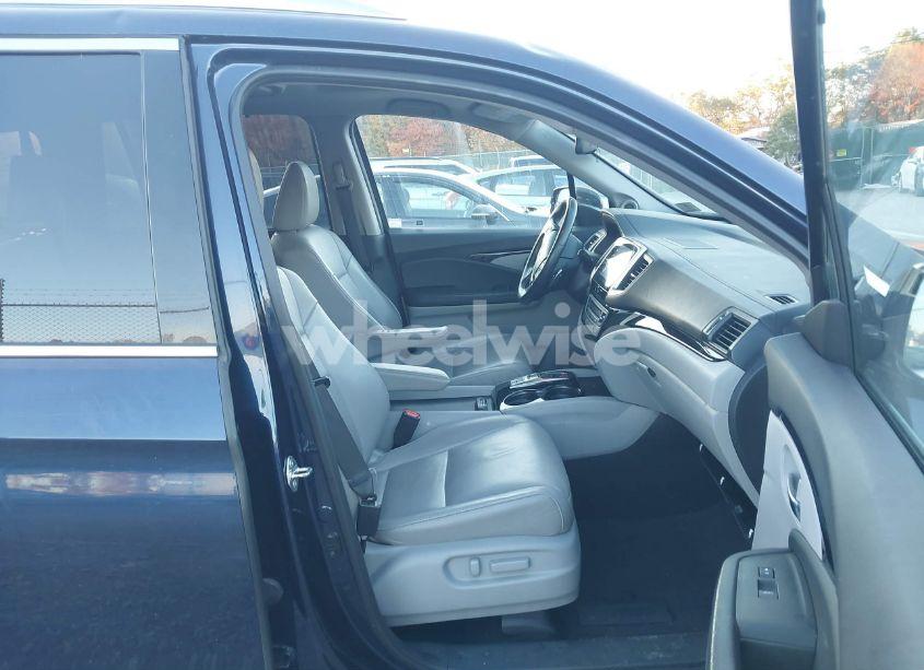 Photo 5 of 2017 Honda Pilot TOURING (VIN 5FNYF6H9XHB035164)