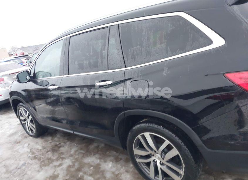 Photo 14 of 2017 Honda Pilot TOURING (VIN 5FNYF6H9XHB051705)