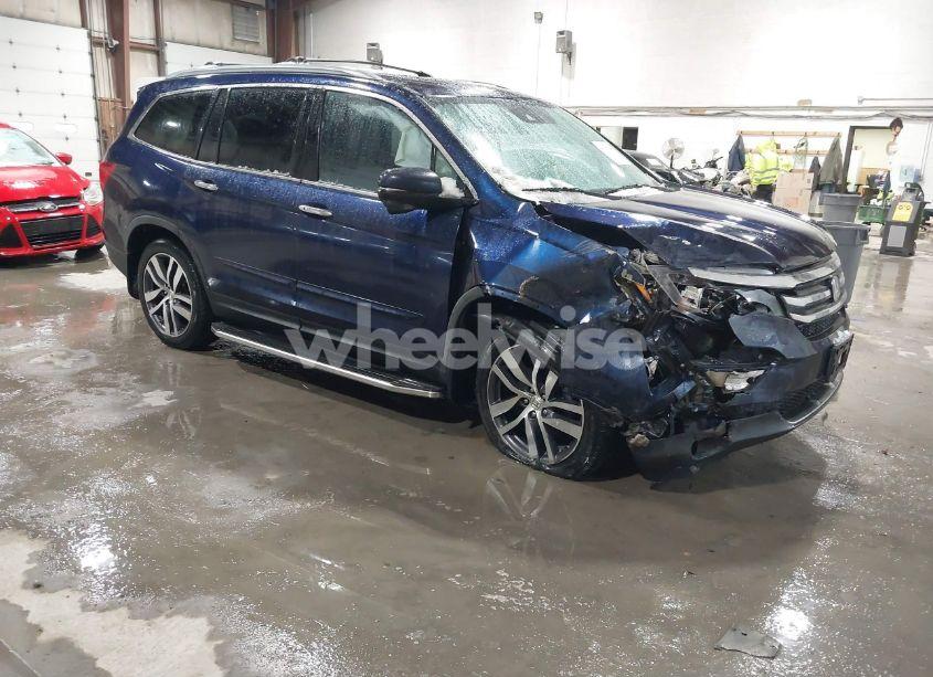 2017 Honda Pilot TOURING (VIN 5FNYF6H9XHB070903) main photo