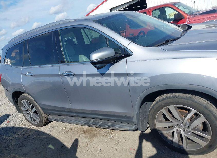 Photo 13 of 2017 Honda Pilot TOURING (VIN 5FNYF6H9XHB084333)