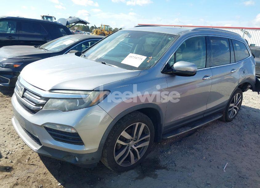 Photo 2 of 2017 Honda Pilot TOURING (VIN 5FNYF6H9XHB084333)