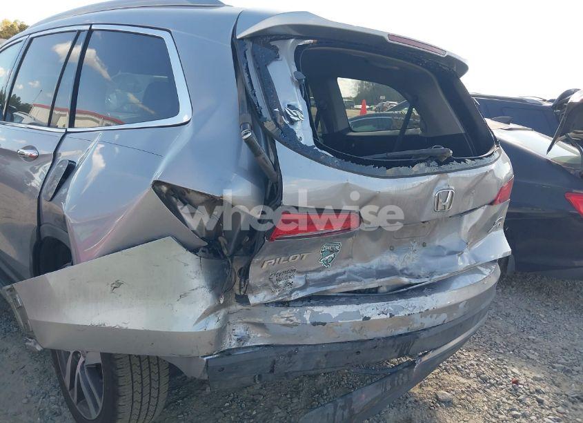 Photo 6 of 2017 Honda Pilot TOURING (VIN 5FNYF6H9XHB084333)