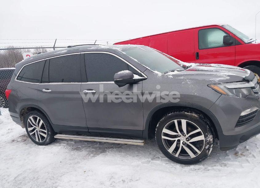 Photo 14 of 2018 Honda Pilot TOURING (VIN 5FNYF6H9XJB000050)