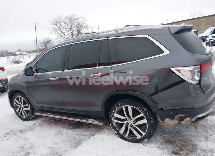 Photo 15 of 2018 Honda Pilot TOURING (VIN 5FNYF6H9XJB000050)