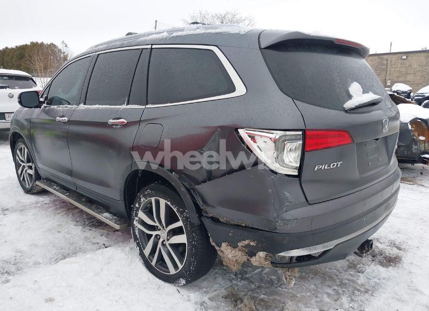 Photo 3 of 2018 Honda Pilot TOURING (VIN 5FNYF6H9XJB000050)
