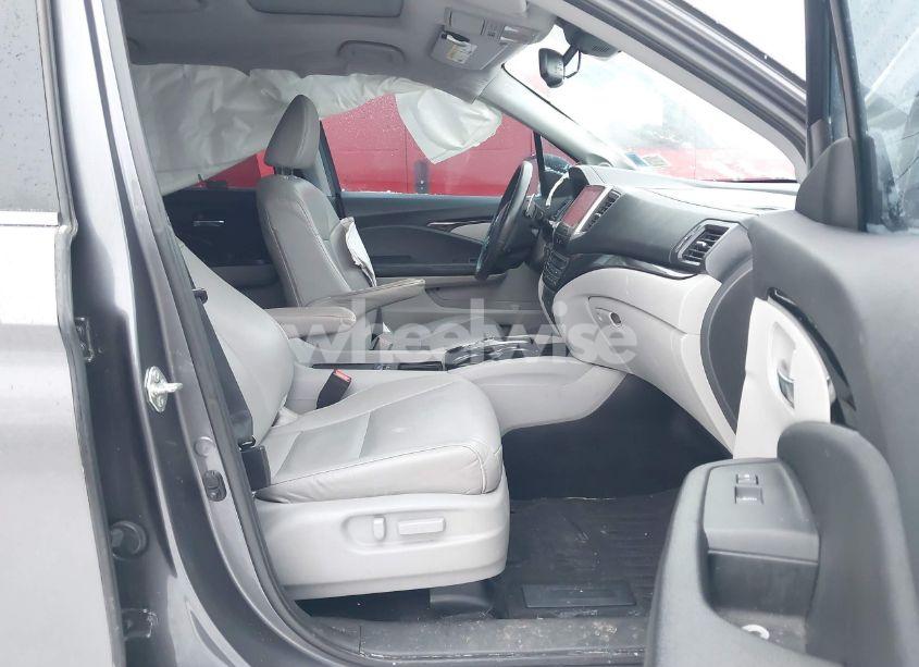 Photo 5 of 2018 Honda Pilot TOURING (VIN 5FNYF6H9XJB000050)