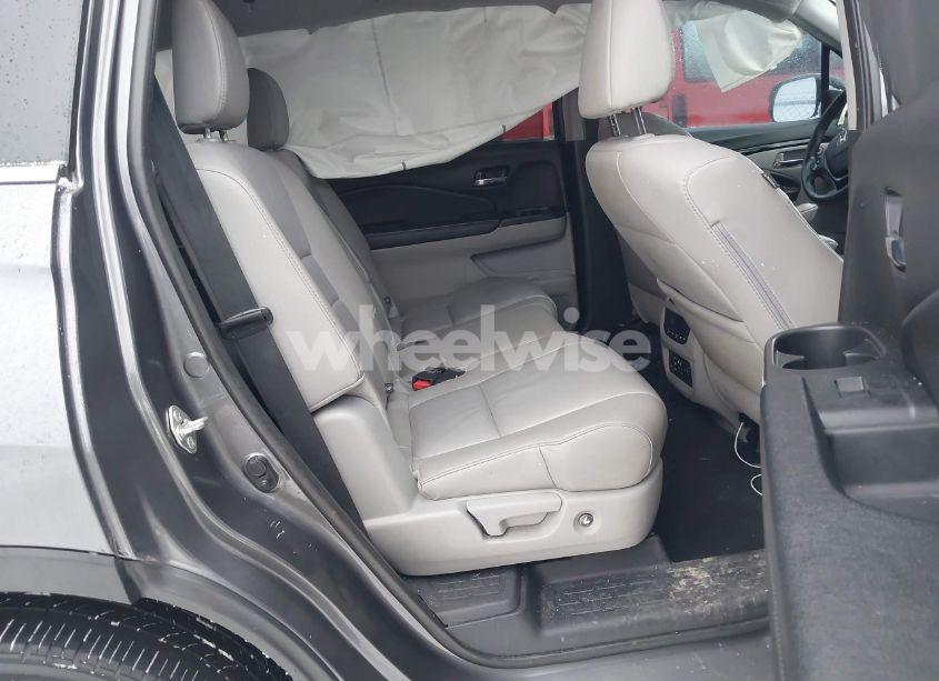 Photo 8 of 2018 Honda Pilot TOURING (VIN 5FNYF6H9XJB000050)