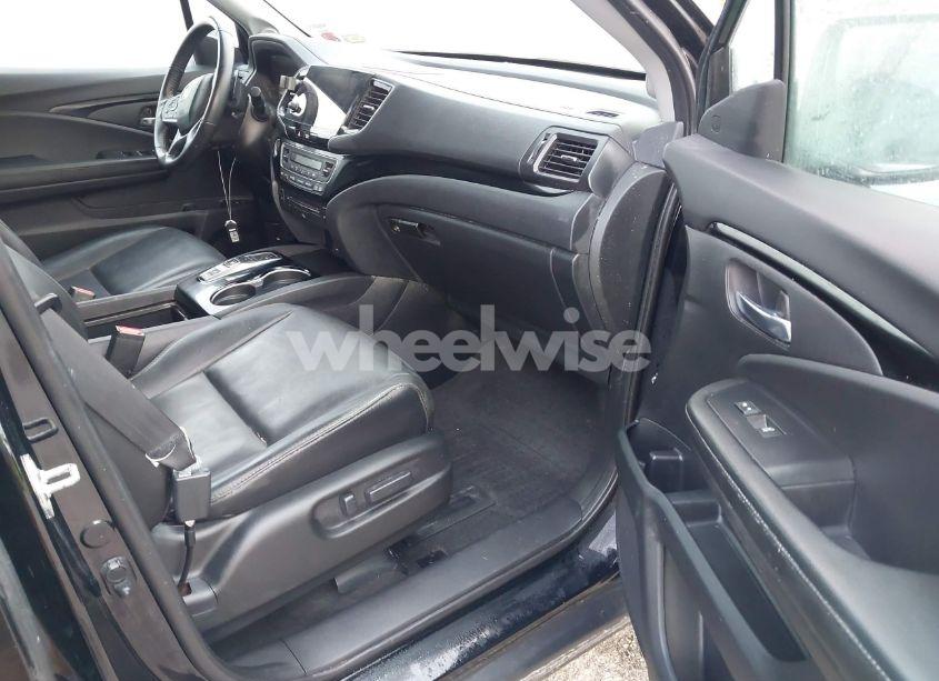 Photo 5 of 2019 Honda Pilot TOURING (VIN 5FNYF6H9XKB013169)