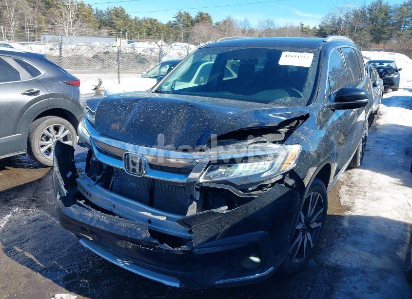 Photo 2 of 2019 Honda Pilot TOURING (VIN 5FNYF6H9XKB041456)