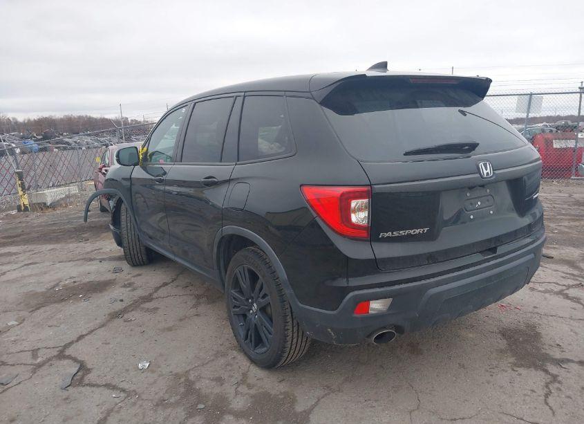 Photo 3 of 2019 Honda Passport SPORT (VIN 5FNYF7H21KB005471)