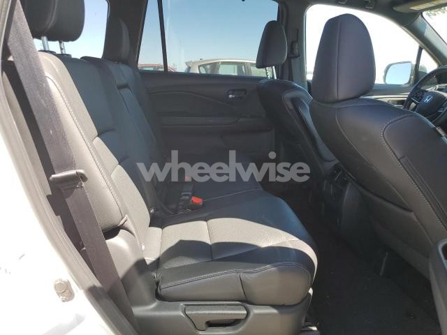 Photo 12 of 2021 HONDA PASSPORT EXL N/A (VIN 5FNYF7H52MB007789)