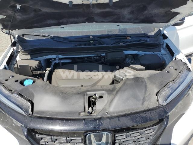 Photo 2 of 2021 HONDA PASSPORT EXL N/A (VIN 5FNYF7H52MB007789)