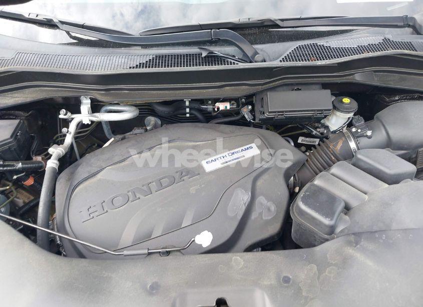 Photo 10 of 2019 Honda Passport EX-L (VIN 5FNYF7H5XKB007844)