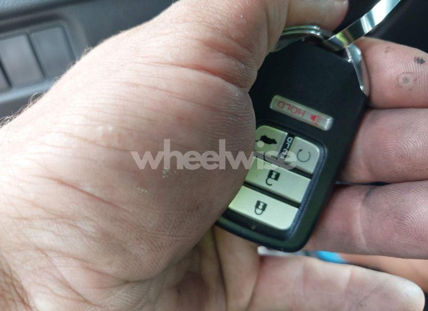 Photo 11 of 2019 Honda Passport EX-L (VIN 5FNYF7H5XKB007844)