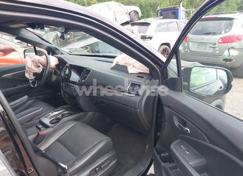 Photo 5 of 2019 Honda Passport EX-L (VIN 5FNYF7H5XKB007844)