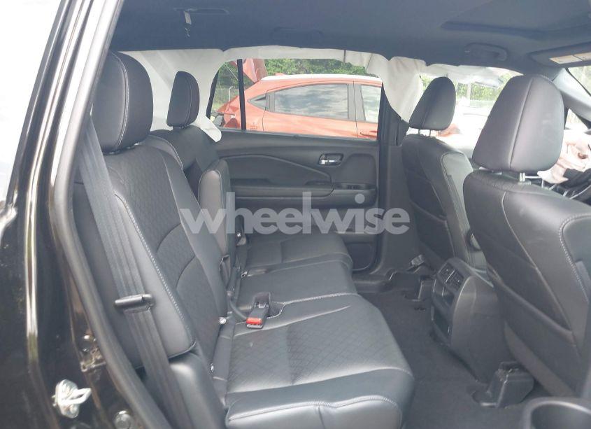 Photo 8 of 2019 Honda Passport EX-L (VIN 5FNYF7H5XKB007844)