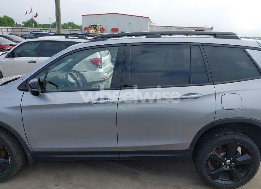 Photo 14 of 2019 Honda Passport ELITE (VIN 5FNYF8H08KB018545)