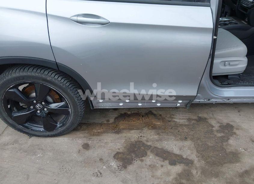 Photo 19 of 2019 Honda Passport ELITE (VIN 5FNYF8H08KB018545)