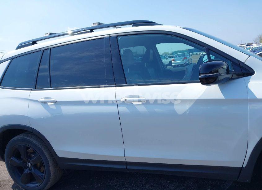 Photo 13 of 2021 Honda Passport AWD ELITE (VIN 5FNYF8H08MB028138)