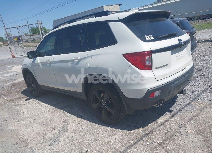Photo 3 of 2019 Honda Passport ELITE (VIN 5FNYF8H09KB015198)