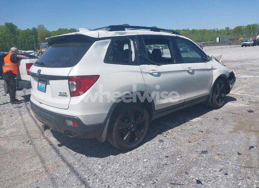 Photo 4 of 2019 Honda Passport ELITE (VIN 5FNYF8H09KB015198)