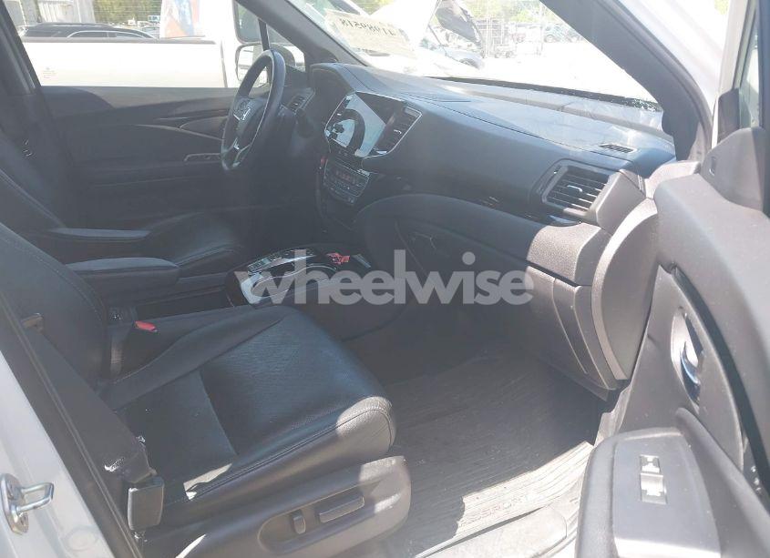 Photo 5 of 2019 Honda Passport ELITE (VIN 5FNYF8H09KB015198)