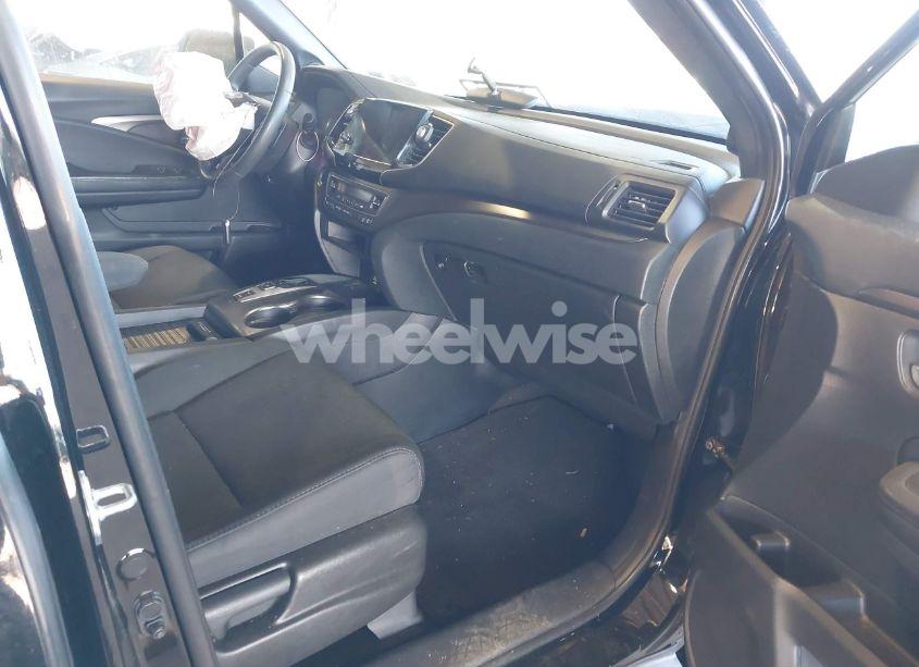 Photo 5 of 2021 Honda Passport AWD SPORT (VIN 5FNYF8H27MB021098)