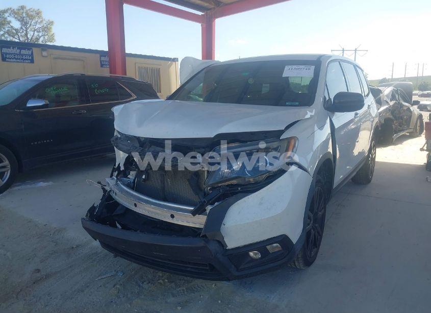 Photo 2 of 2021 Honda Passport N/A (VIN 5FNYF8H29MB001094)