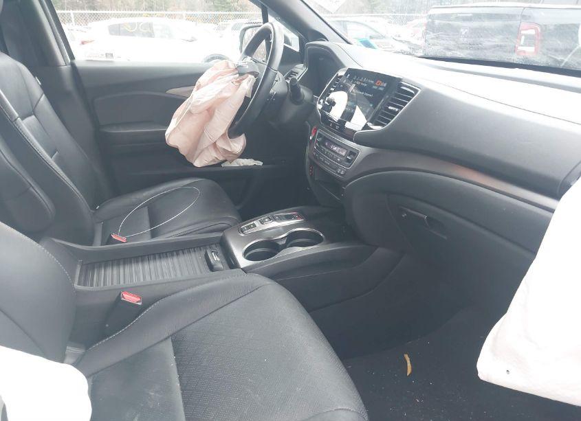 Photo 5 of 2021 Honda Passport AWD EX-L (VIN 5FNYF8H50MB015945)