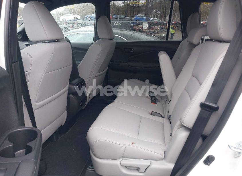 Photo 8 of 2025 Honda Passport AWD EX-L (VIN 5FNYF8H50SB006501)