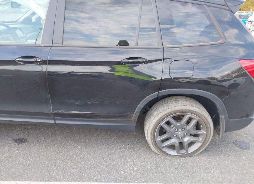 Photo 6 of 2023 Honda Passport AWD EX-L (VIN 5FNYF8H51PB021094)