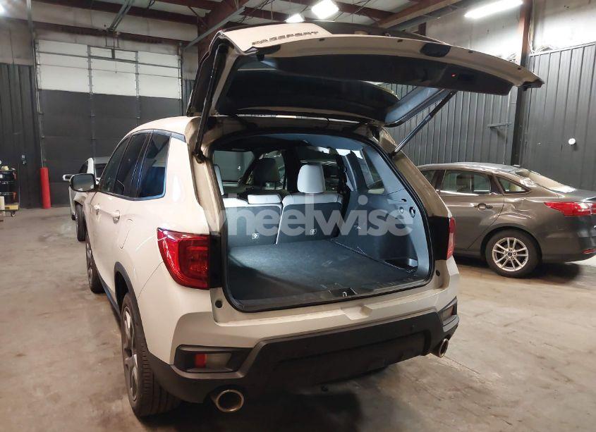 Photo 3 of 2022 Honda Passport AWD EX-L (VIN 5FNYF8H52NB001840)