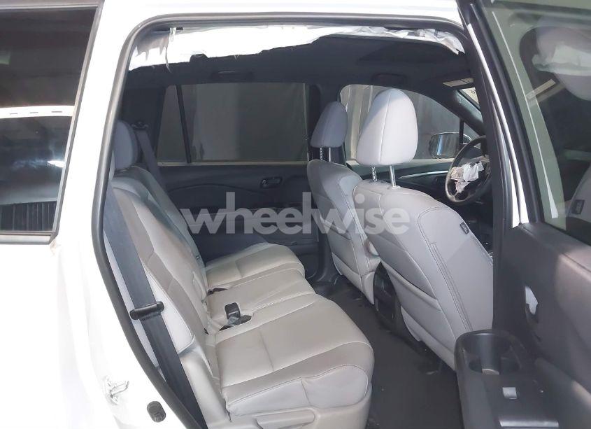 Photo 8 of 2022 Honda Passport AWD EX-L (VIN 5FNYF8H52NB001840)