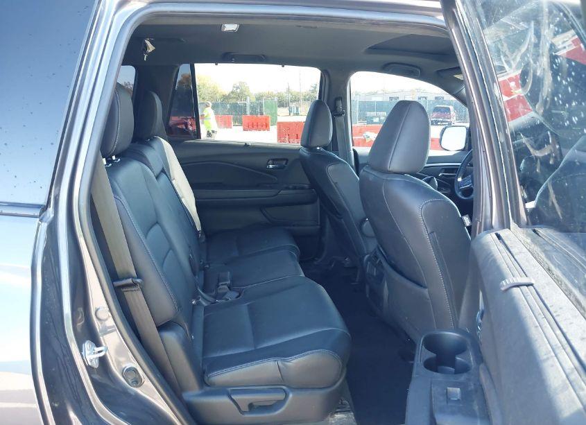 Photo 8 of 2021 Honda Passport AWD EX-L (VIN 5FNYF8H54MB018380)