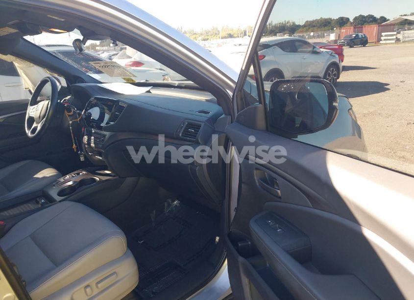 Photo 5 of 2023 Honda Passport AWD EX-L (VIN 5FNYF8H54PB012759)