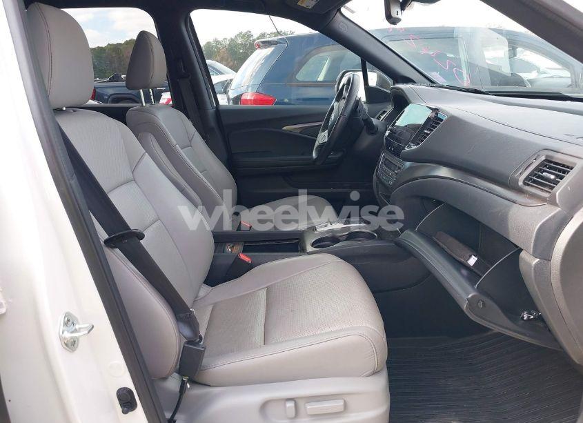 Photo 5 of 2023 Honda Passport AWD EX-L (VIN 5FNYF8H55PB024290)