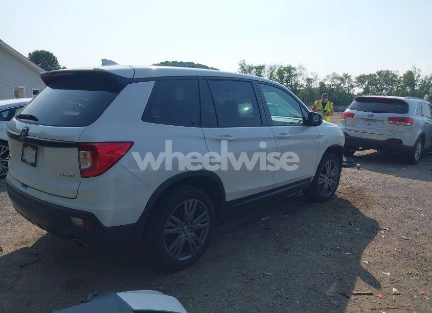 Photo 4 of 2019 Honda Passport EX-L (VIN 5FNYF8H56KB029748)