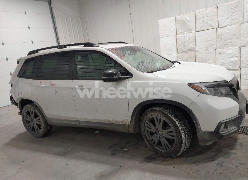 Photo 13 of 2021 Honda Passport N/A (VIN 5FNYF8H57MB003923)