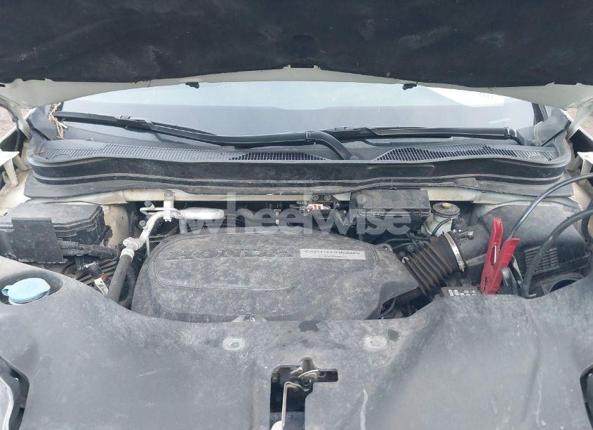 Photo 10 of 2019 Honda Passport EX-L (VIN 5FNYF8H5XKB008904)