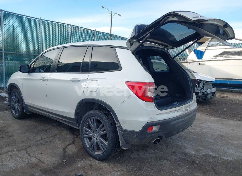 Photo 3 of 2019 Honda Passport EX-L (VIN 5FNYF8H5XKB008904)