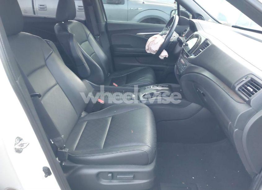 Photo 5 of 2019 Honda Passport EX-L (VIN 5FNYF8H5XKB008904)