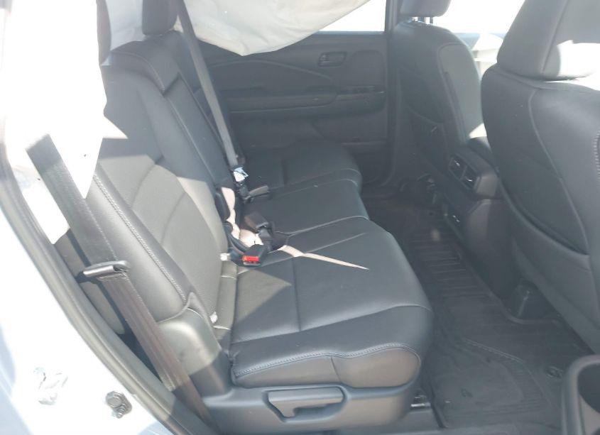 Photo 8 of 2024 Honda Passport AWD EX-L (VIN 5FNYF8H5XRB017757)