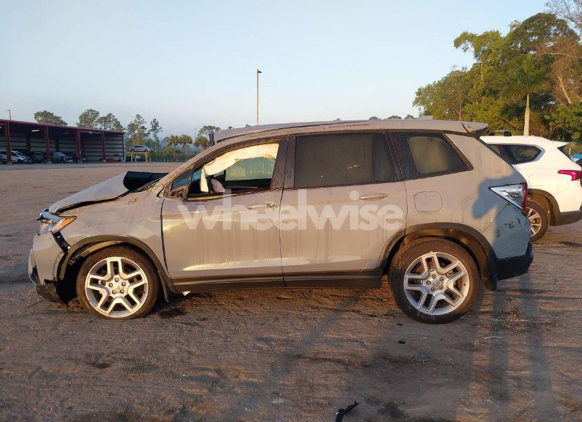 Photo 15 of 2024 Honda Passport AWD EX-L (VIN 5FNYF8H5XRB017807)