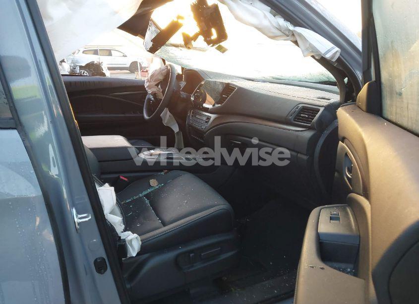 Photo 5 of 2024 Honda Passport AWD EX-L (VIN 5FNYF8H5XRB017807)