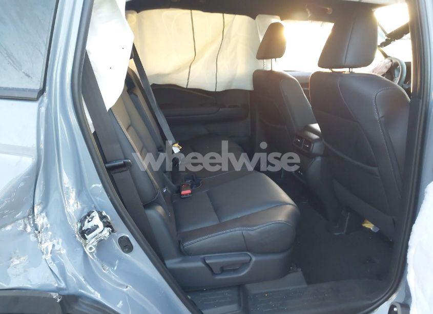 Photo 8 of 2024 Honda Passport AWD EX-L (VIN 5FNYF8H5XRB017807)