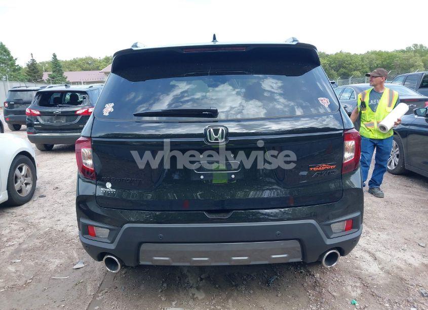 Photo 16 of 2025 Honda Passport AWD TRAILSPORT (VIN 5FNYF8H65SB006177)