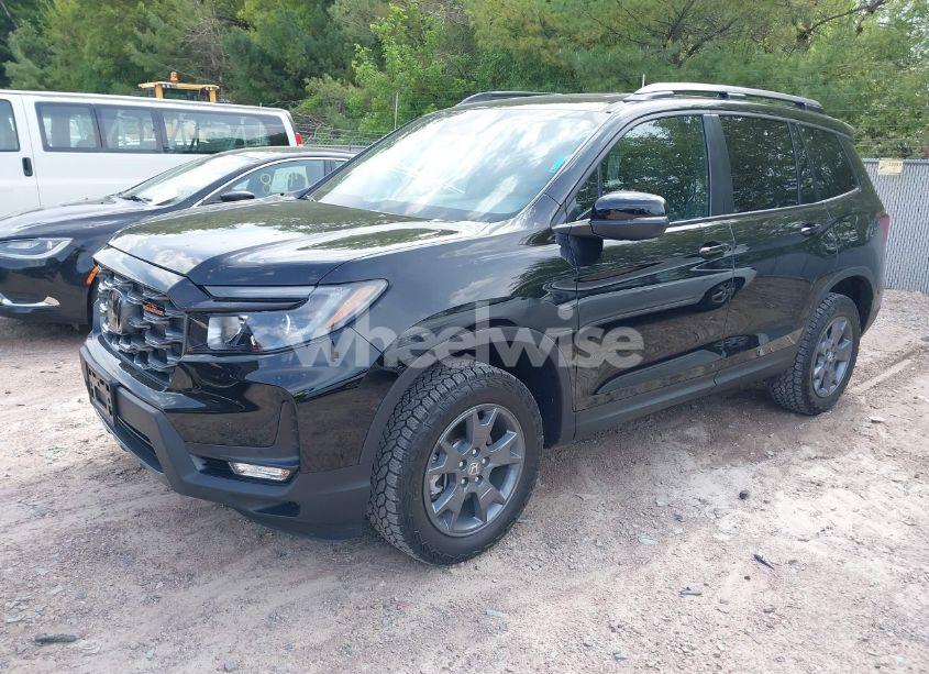 Photo 2 of 2025 Honda Passport AWD TRAILSPORT (VIN 5FNYF8H65SB006177)
