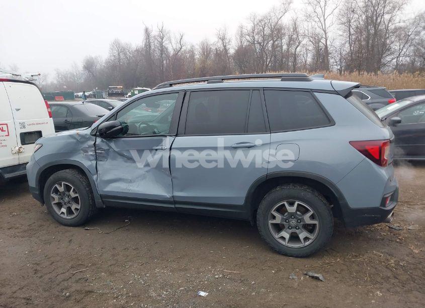 Photo 14 of 2022 Honda Passport AWD TRAILSPORT (VIN 5FNYF8H67NB030310)