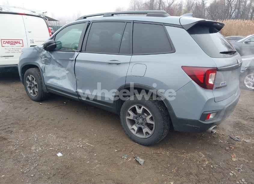 Photo 3 of 2022 Honda Passport AWD TRAILSPORT (VIN 5FNYF8H67NB030310)